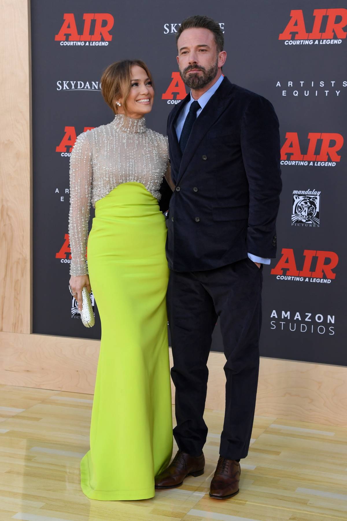 Jennifer Lopez i Ben Affleck na premierze filmu „Air” w Los Angeles. Na premierę filmu „Air” w Los Angeles, Ben Affleck przyszedł z żoną Jennifer Lopez. Para wybrała stylizacje, podkreślające indywidualizm każdego z nich.