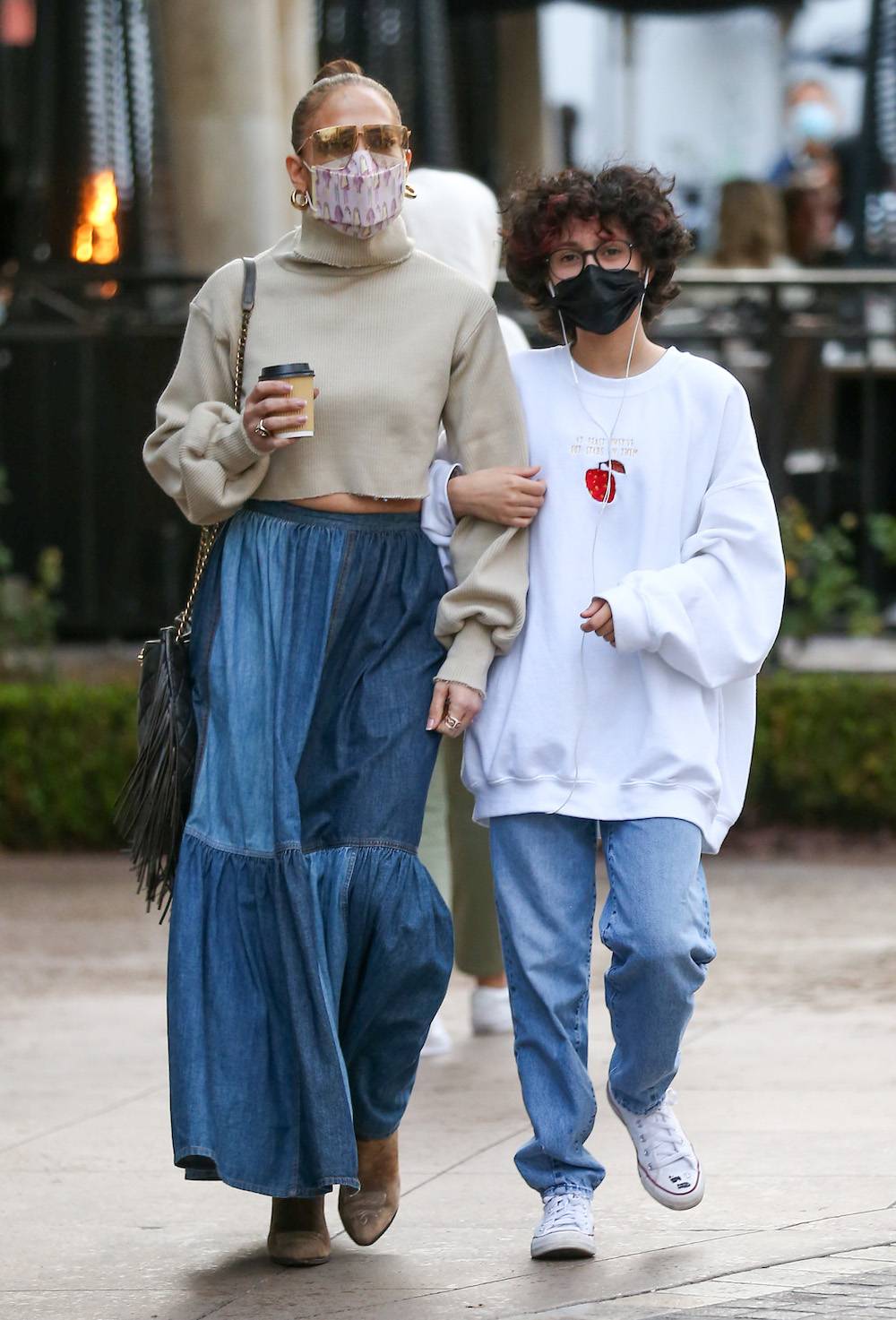 Jennifer Lopez w spódnicy maxi (Fot. Getty Images)