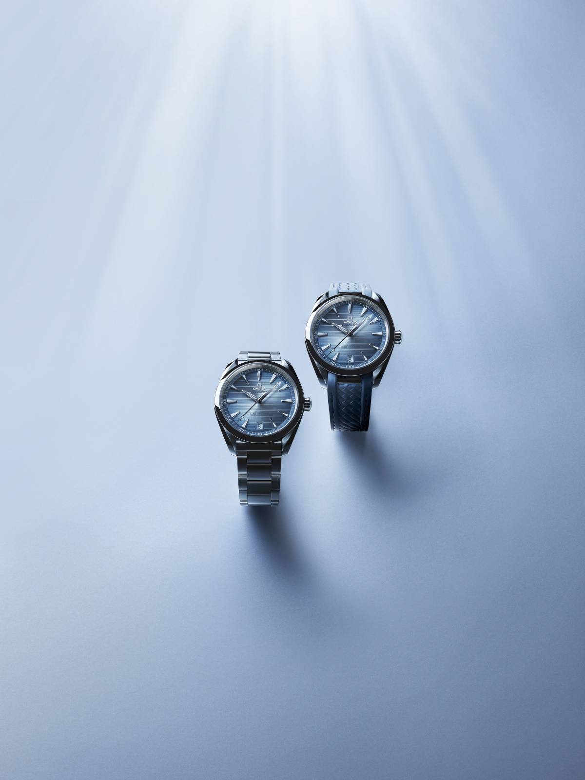 Jubileuszowa kolekcja Seamaster marki Omega. Z okazji 75-lecia powstania kultowej linii zegarków Seamaster, Omega przedstawiła kolekcję jedenastu zegarków w kolorze Summer Blue. Z marką świętował George Clooney. Seamaster Aqua Terra.