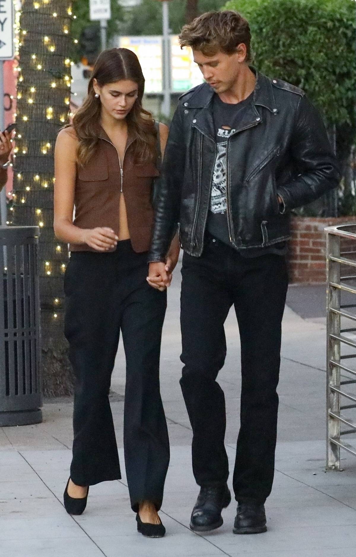Kaia Gerber i Austin Butler w dopasowanych stylizacjach. Kaia Gerber i Austin Butler skoordynowane looki wybierają i na czerwony dywan, i na co dzień. I zawsze dobrze na tym wychodzą.