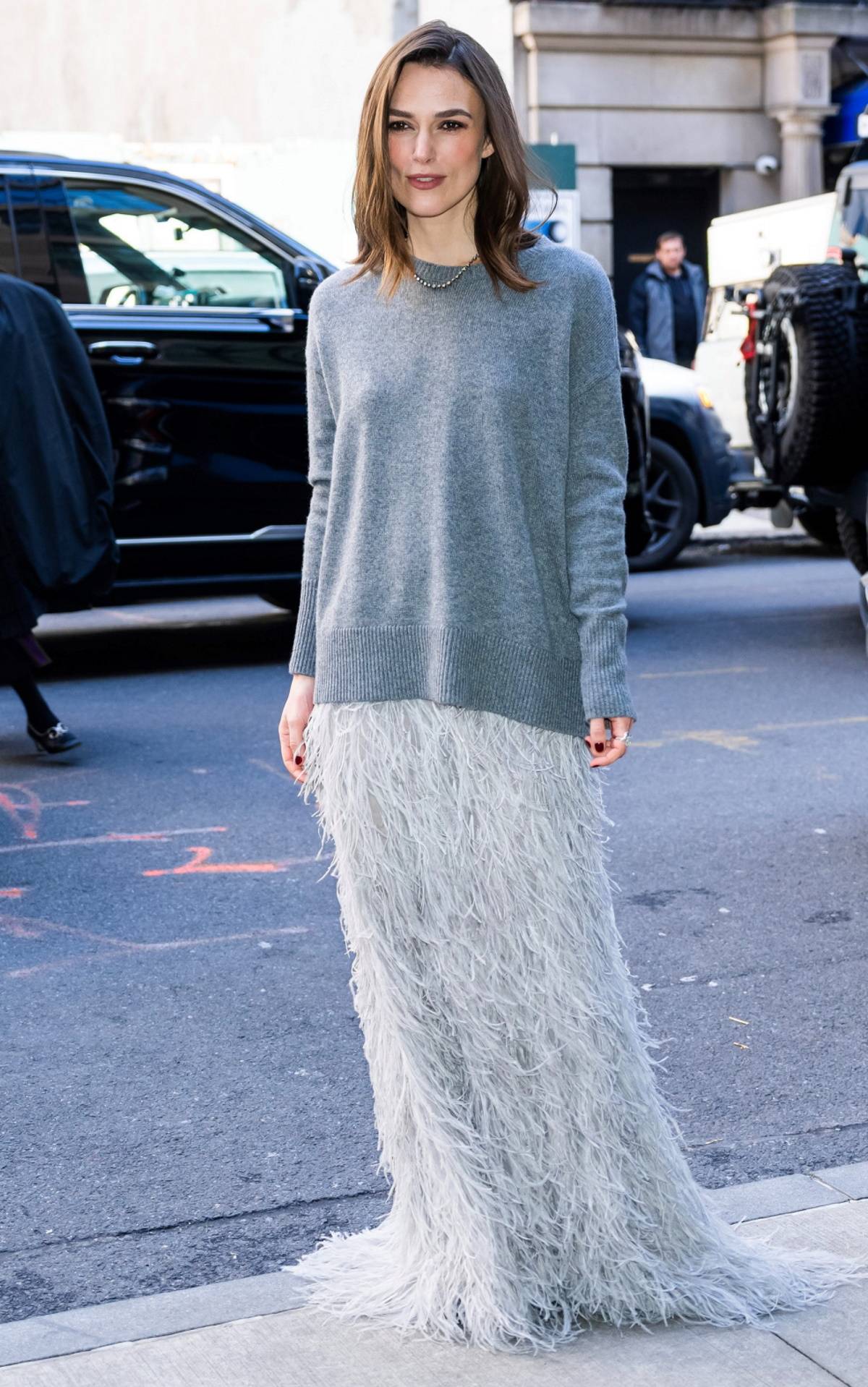 Keira Knightley w stylizacjach, inspirowanych Elizabeth Bennet z Dumy i uprzedzenia kreacja Valentino