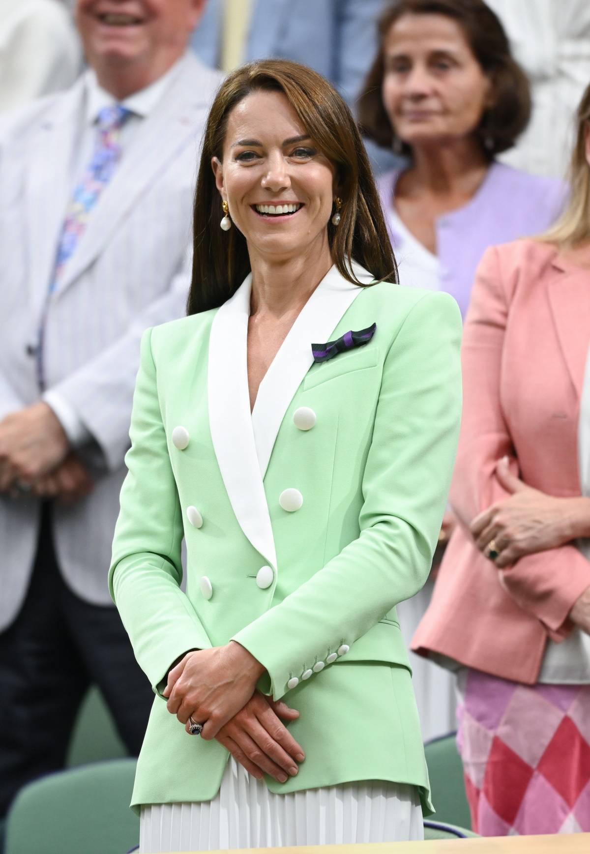 Księżna Kate w miętowej marynarce na Wimbledonie niczym Lady Di. Na Wimbledonie księżna Kate pojawiła się w miętowo-białej stylizacji do złudzenia przypominającej jeden z looków księżnej Diany. 