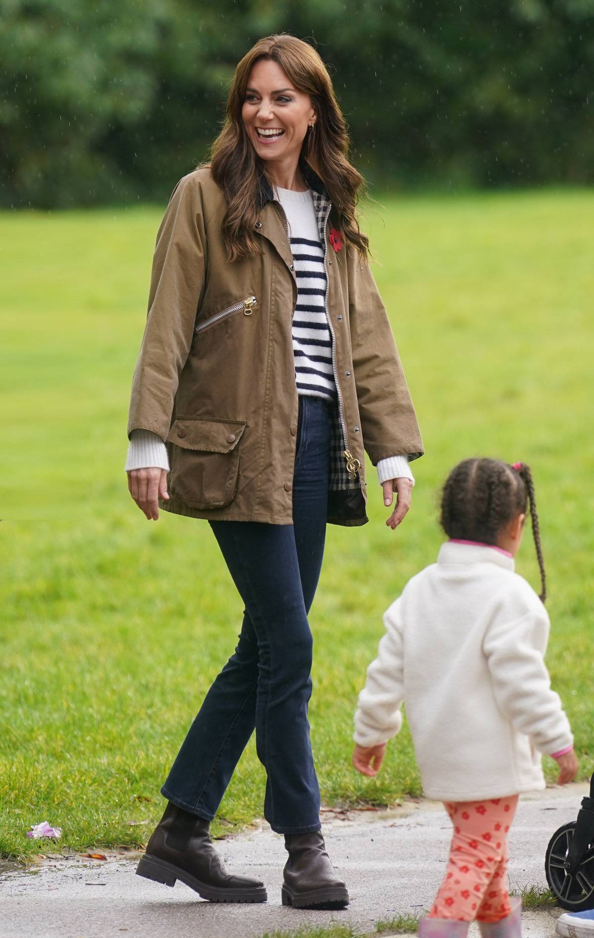 Księżna Kate w skinny jeans i czarnych botkach (Fot. Getty Images)