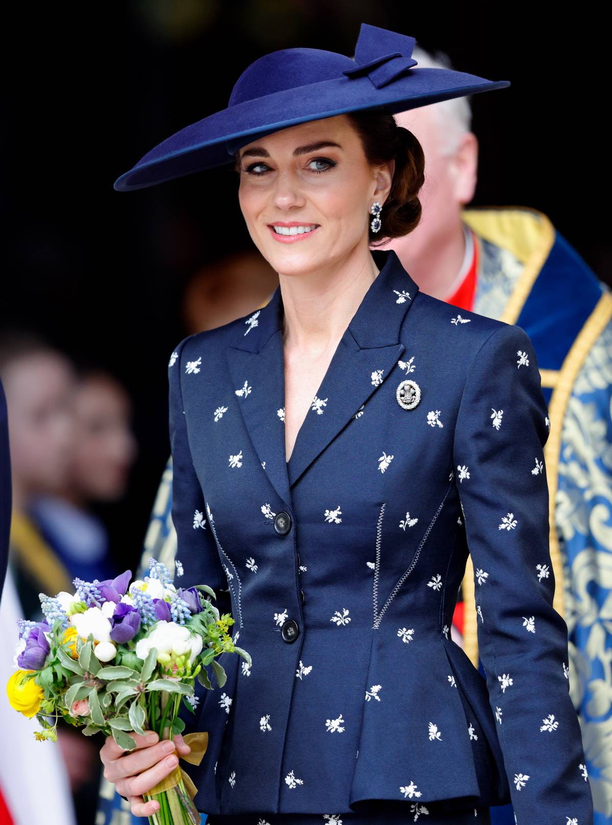 Na nabożeństwo z okazji Dnia Wspólnoty Narodów księżna Kate wybrała elegancki komplet z baskinką z kwiatowym wzorem od Erdem i i biżuterię księżnej Diany