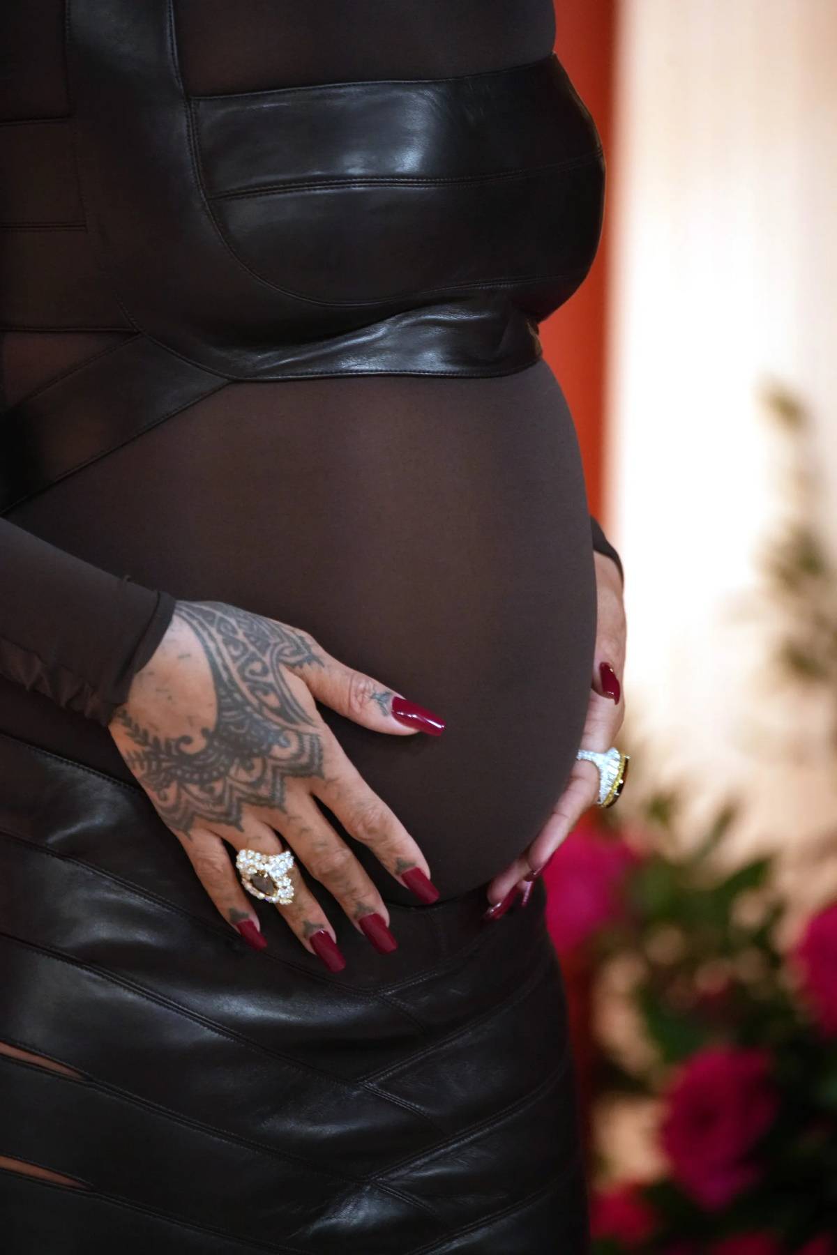 Najpiękniejszy manikiur gwiazd z Oscarów 2023, Rihanna