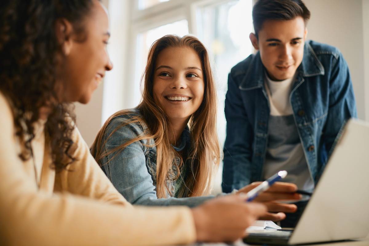 Piąta edycja programu Fun.Tech.Future. Fundacja Sukces Pisany Szminką rozpoczyna nabór do piątej edycji programu skierowanego do pokolenia Z, które wkracza na rynek pracy.