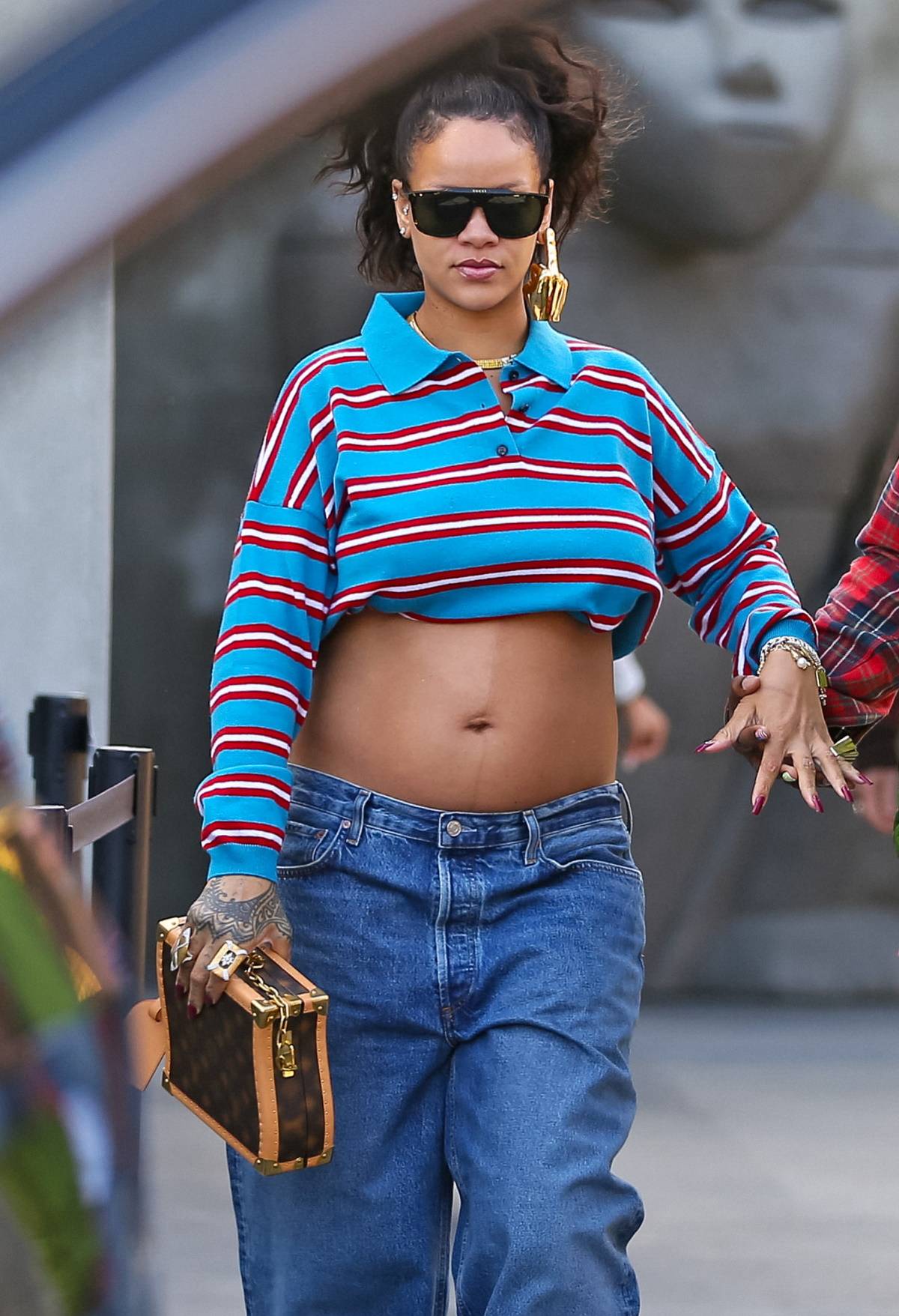 Rihanna i A$AP Rocky w dopasowanych stylizacjach z luźnymi dżinsami w Los Angeles