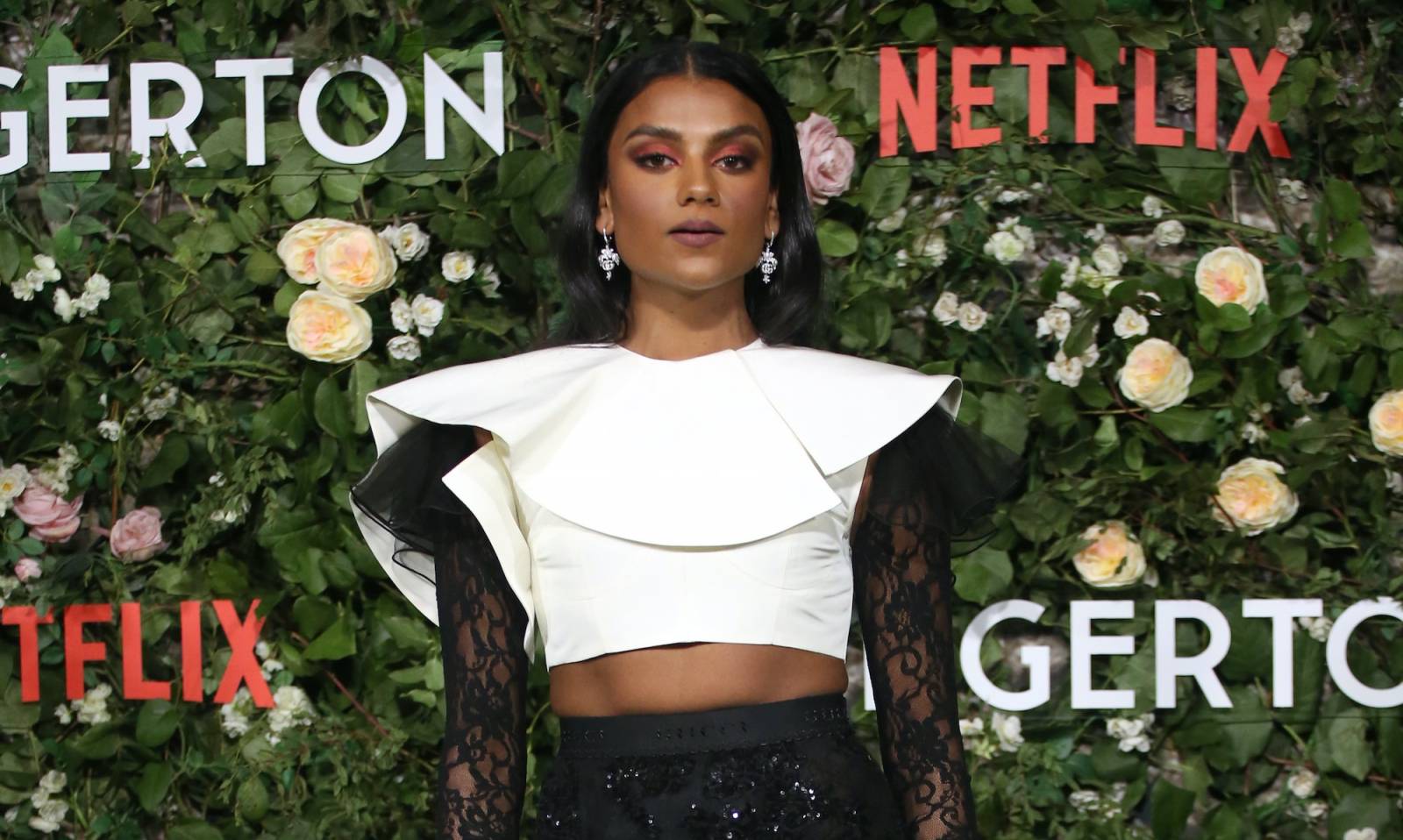 Aktorka Ashley Bailey w sukni Gucci Love Parade na premierze drugiego sezonu serialu Bridgertonowie. Od 25 marca na platformie Netflix.