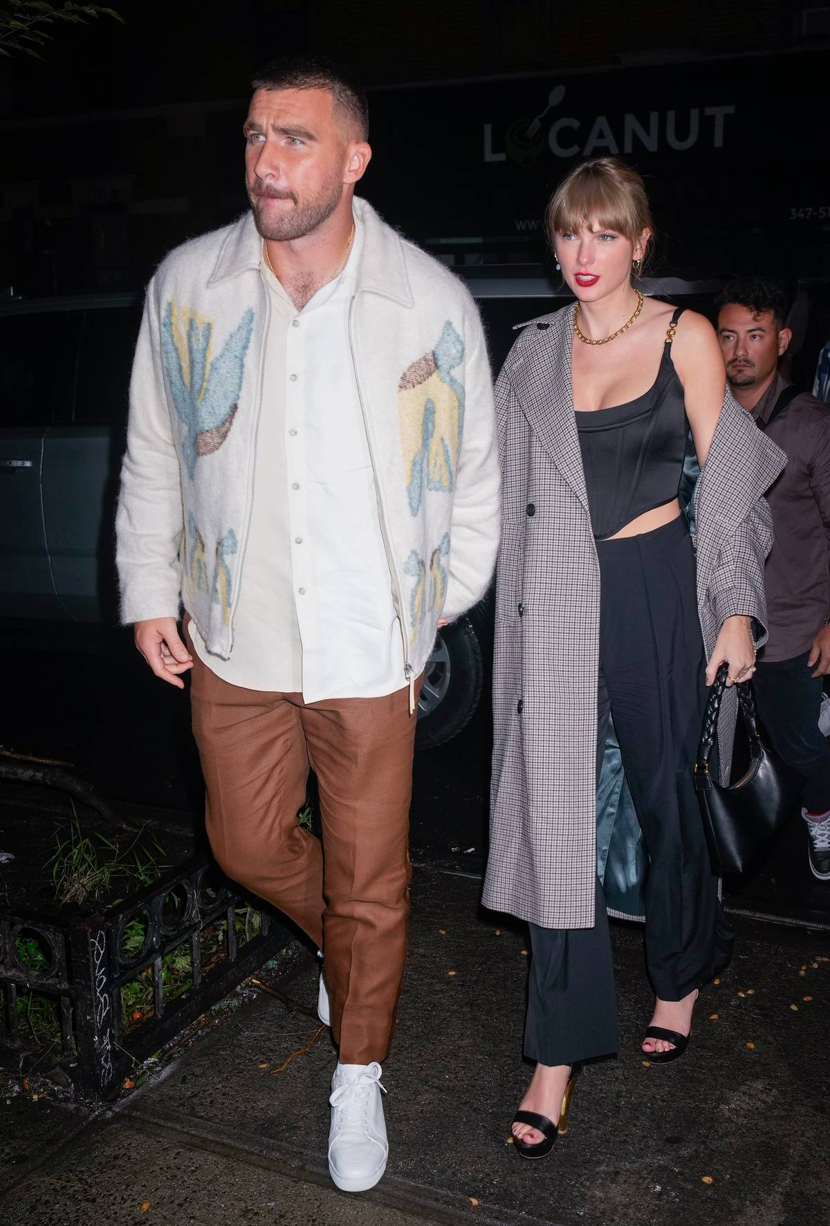 Taylor Swift oficjalnie potwierdziła swój związek. Obiektem miłosnym Taylor Swift okazał się Travis Kelce. Para pokazała się oficjalnie razem.