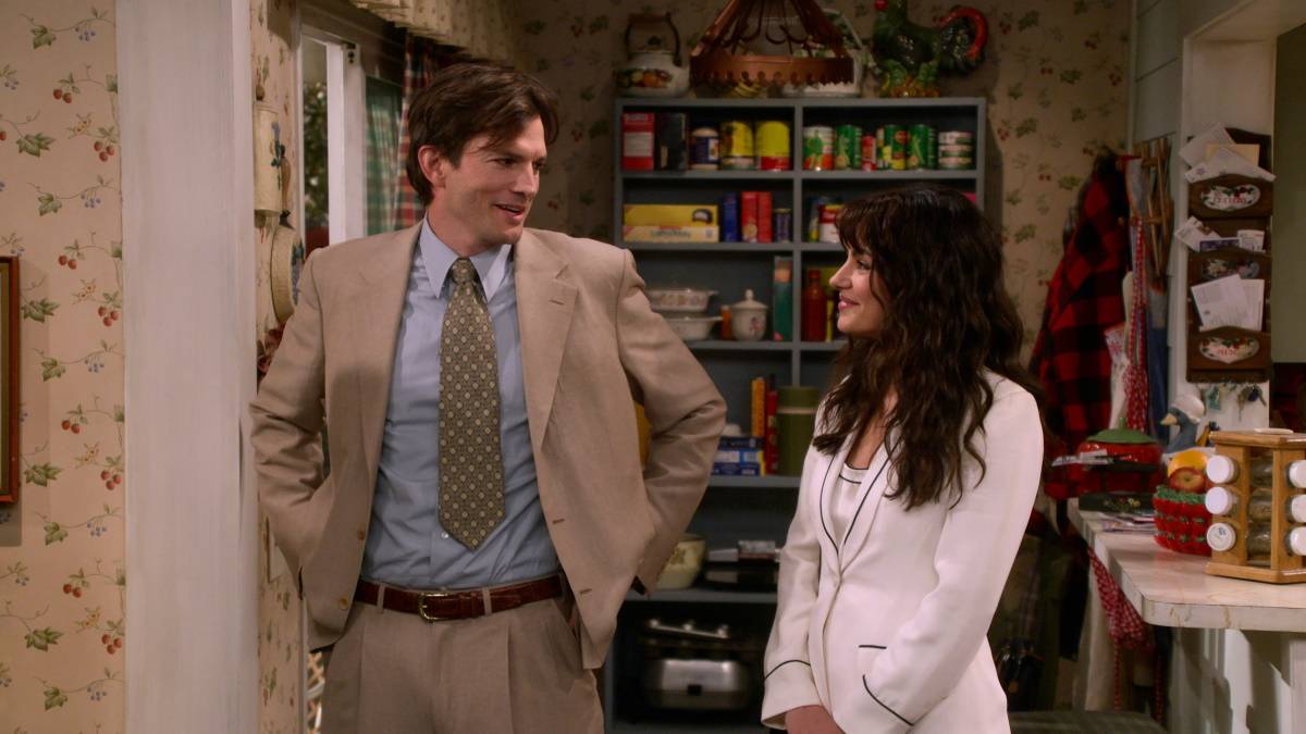 Ashton Kutcher i Mila Kunis na planie „Różowych lat 90.” (Fot. Materiały prasowe Netflix)