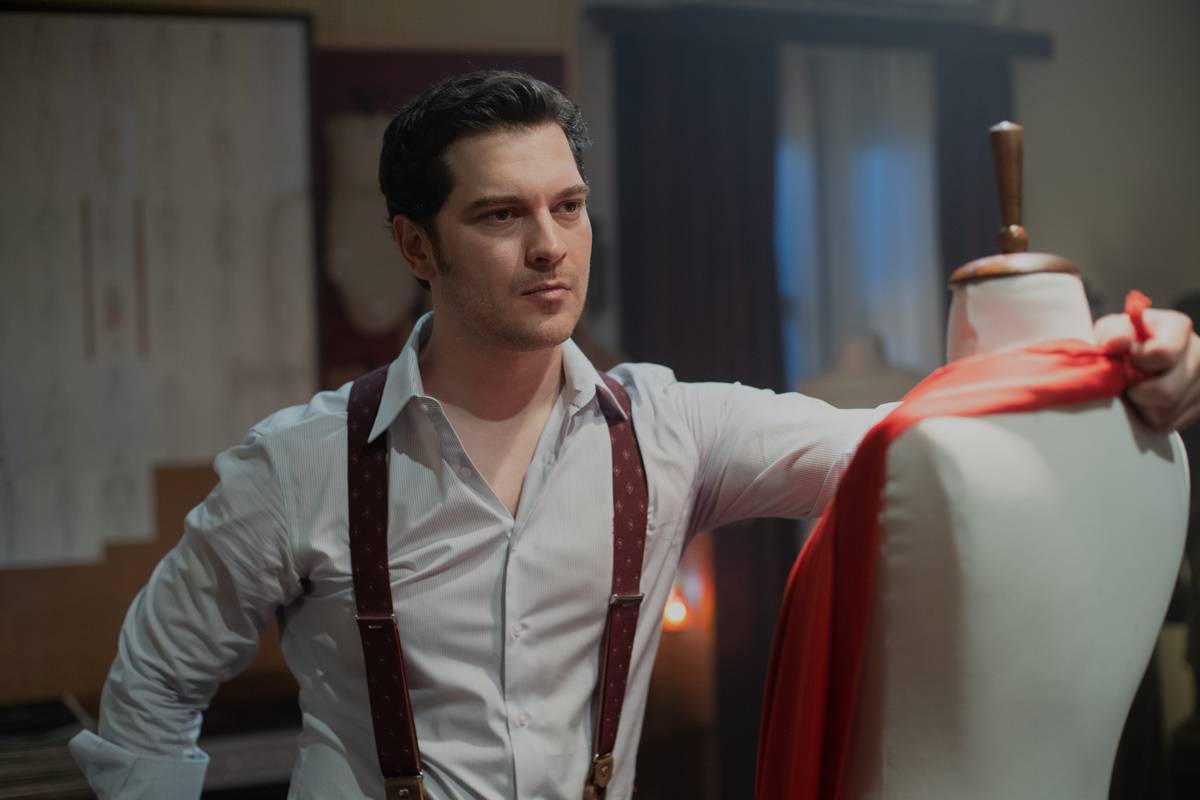 Turecki serial „Krawiec” nowym przebojem platformy Netflix. Zmiażdżony przez krytyków turecki serial „Krawiec” stał się nowym hitem Netfliksa. Opowiada o tytułowym krawcu i tajemniczej Esvet.