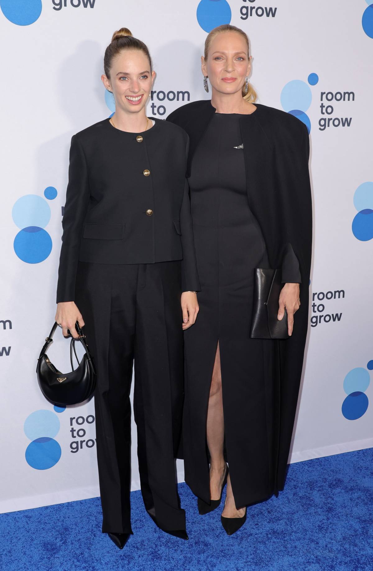 Uma Thurman i Maya Hawke zaprezentowały się na czerwonym dywanie w klasycznej czerni. Matka i córka wybrały dopasowane stylizacje.