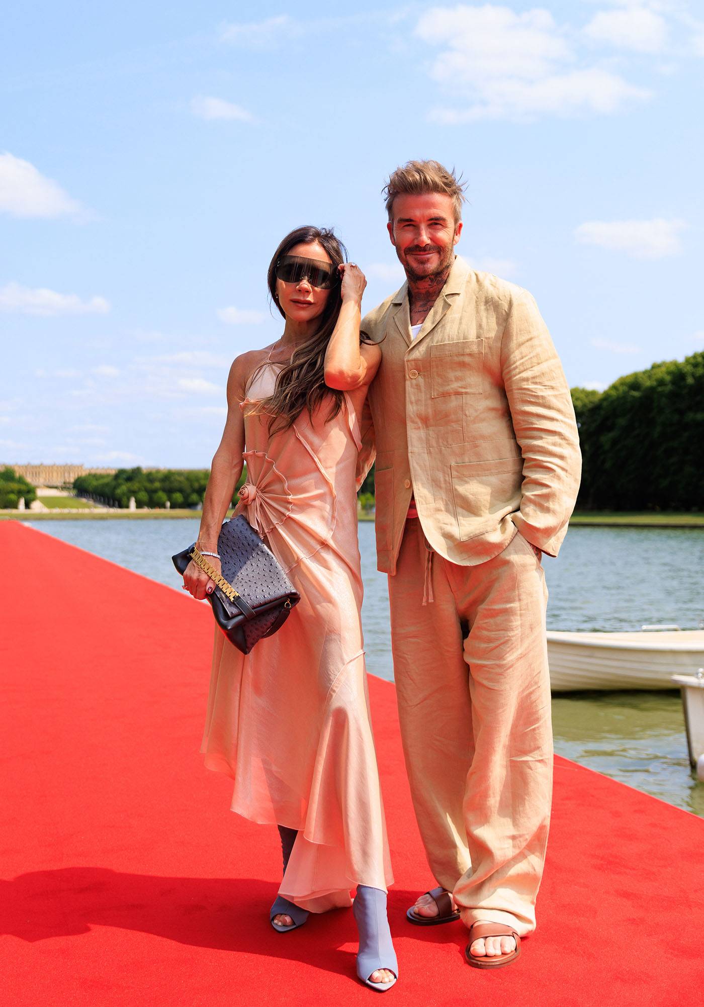 Victoria i David Beckham na pokazie Jacquemusa w Wersalu / Fot. Acielle StyleDuMonde