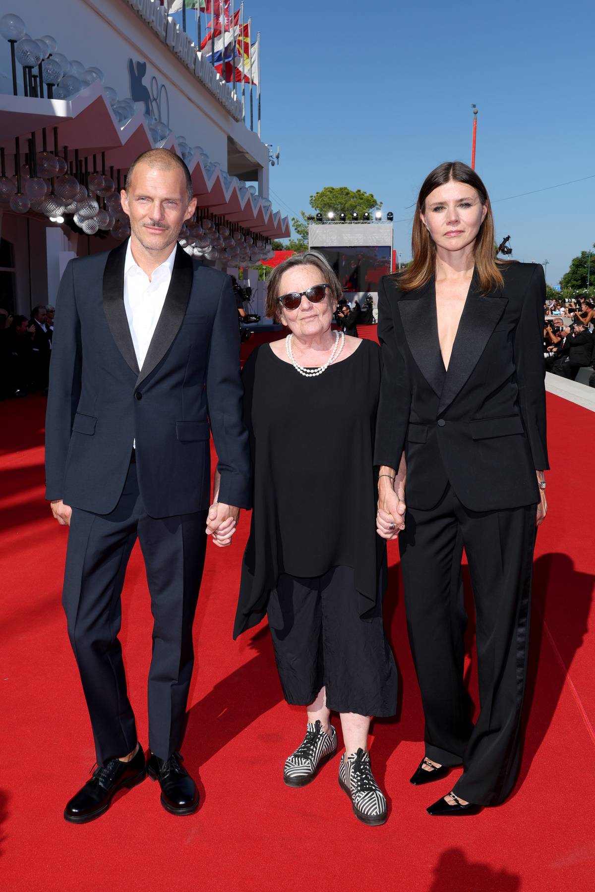 Gwiazdy wraz z twórcami filmu „Kobieta z…” pojawiły się na czerwonym dywanie uroczystej premiery na festiwalu filmowym w Wenecji. 