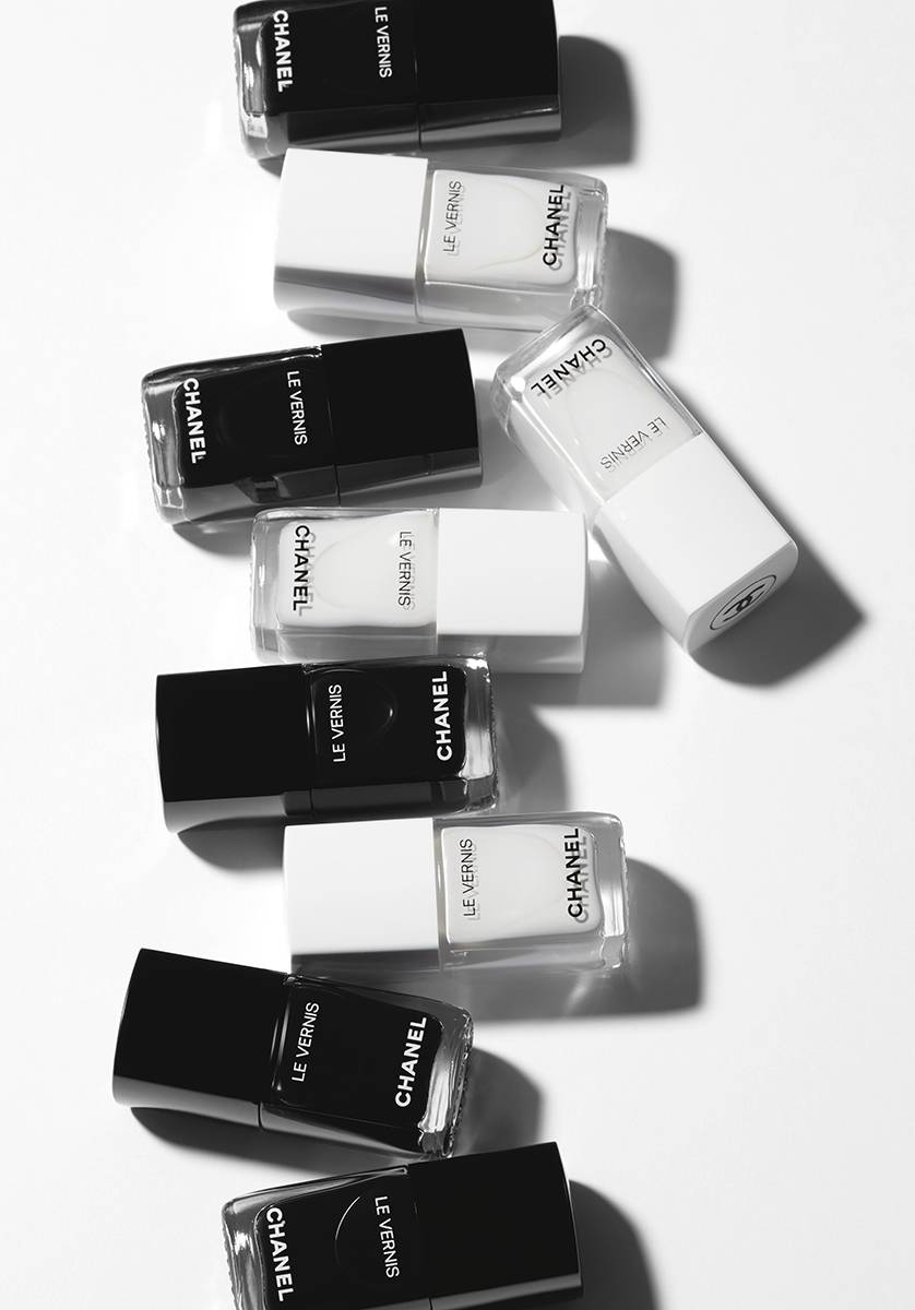 Lakiery Las Vernis z kolekcji Noir et Blanc de Chanel (Fot. Materiały prasowe)