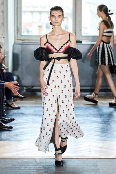 Giambattista Valli Spring/Summer 2020
© GoRunway.com