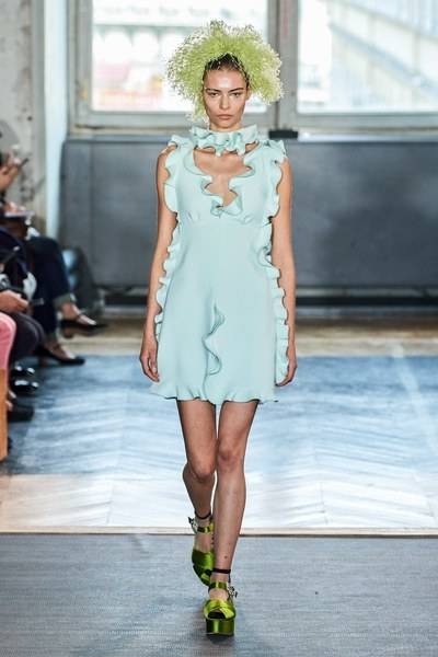 Giambattista Valli Spring/Summer 2020
© GoRunway.com