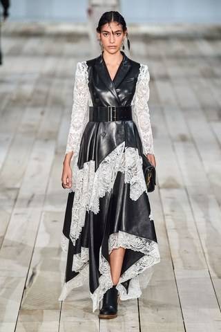 Alexander McQueen Spring/Summer 2020
© GoRunway.com