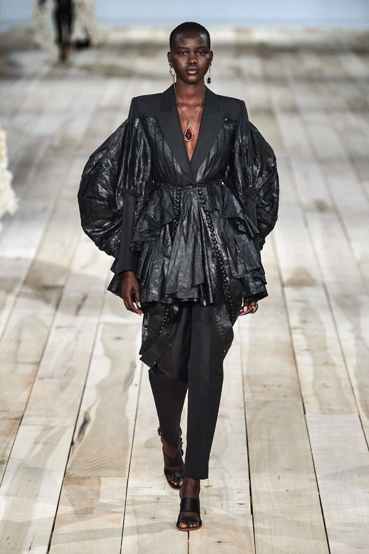 © GoRunway.com