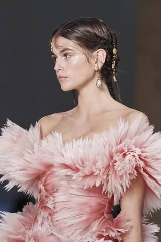 Alexander McQueen Spring/Summer 2020
© GoRunway.com