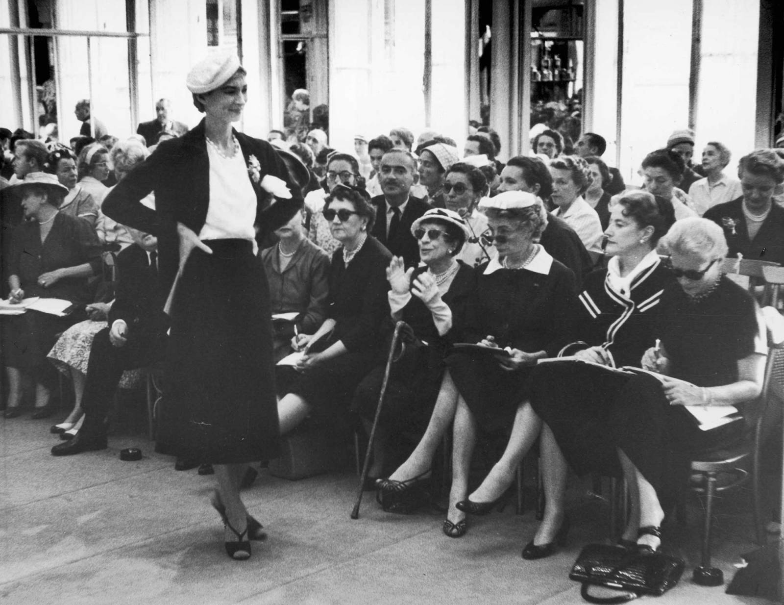 Pokaz Diora, Paryż, 1965 (Fot. John Chillingworth/Picture Post/Hulton Archive/Getty Images)