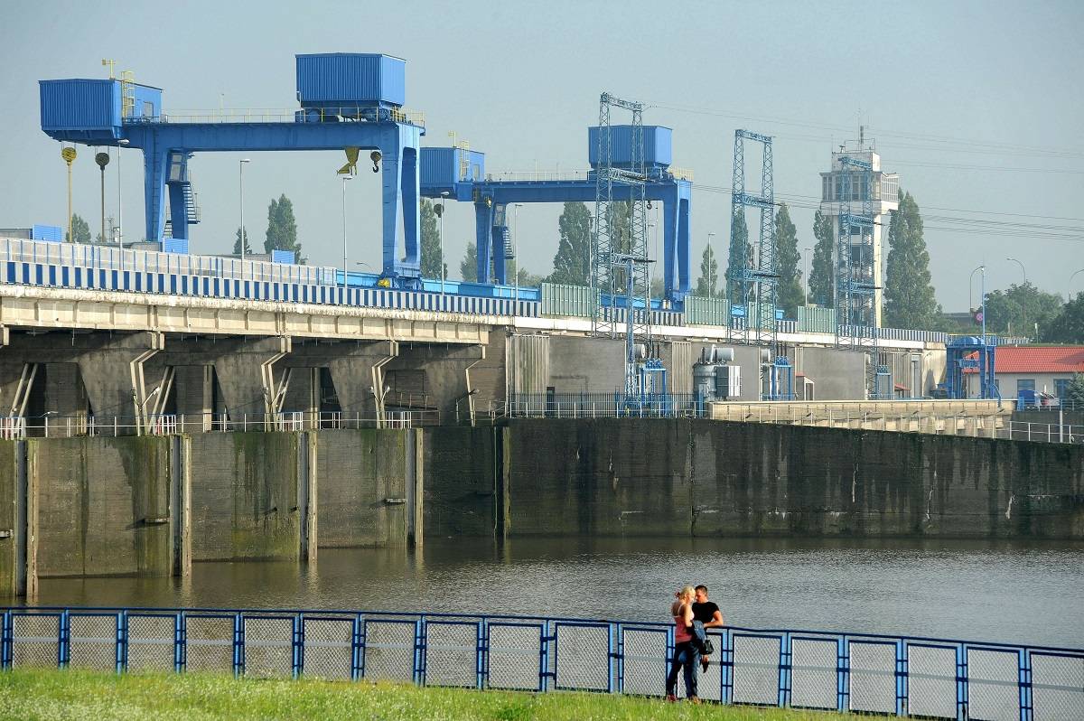 Elektrownia wodna Włocławek wybudowana w ramach projektu Kaskada dolnej Wisly /(Fot. Wojciech Strozyk/REPORTER