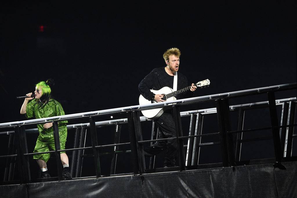 Billi z Finneasem w trakcie koncertu (Fot. Getty Images)