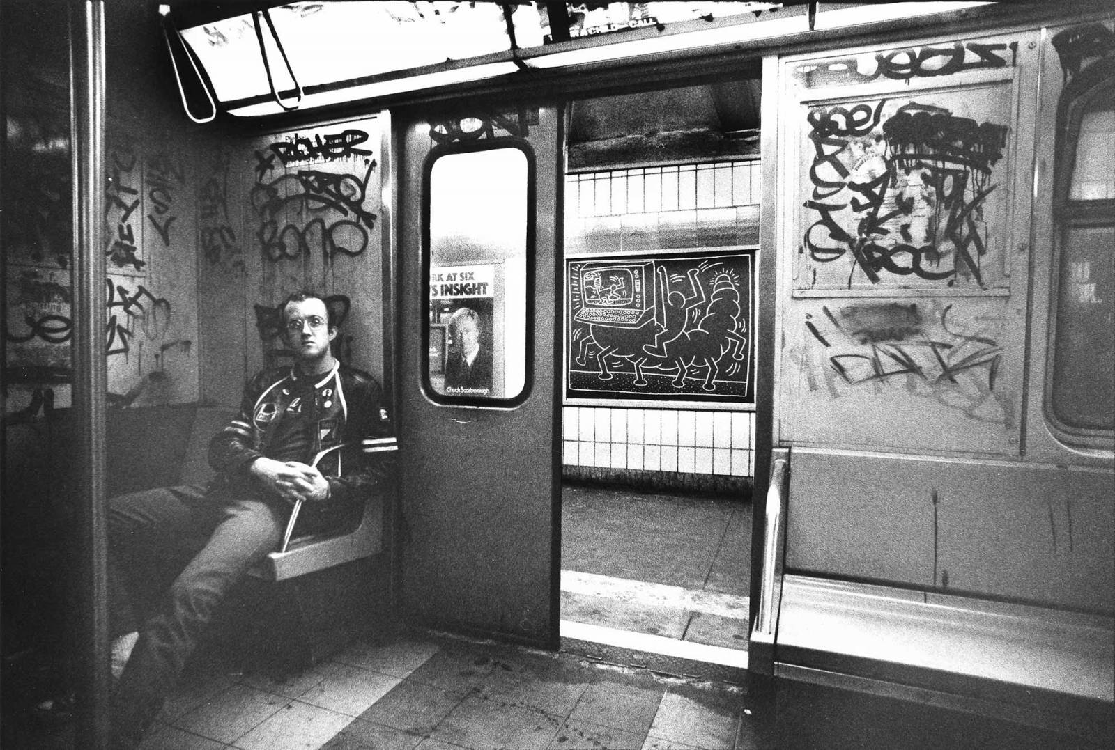 Keith Haring w metrze, Nowy Jork około 1983 r. (Fot. © Muna Tseng Dance Projects, Inc. Art © Keith Haring Foundation)