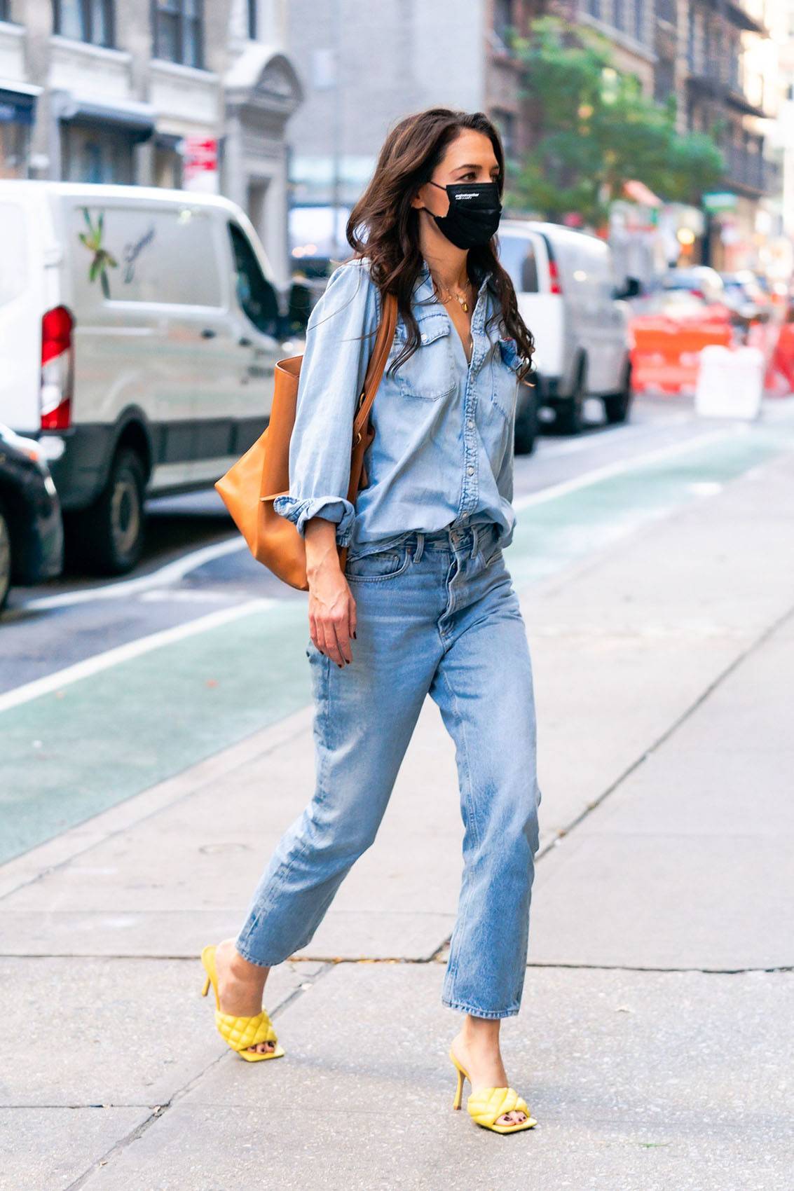 Katie Holmes w Nowym Jorku w butach Bottega Veneta / (Fot. Gotham/GC Images)