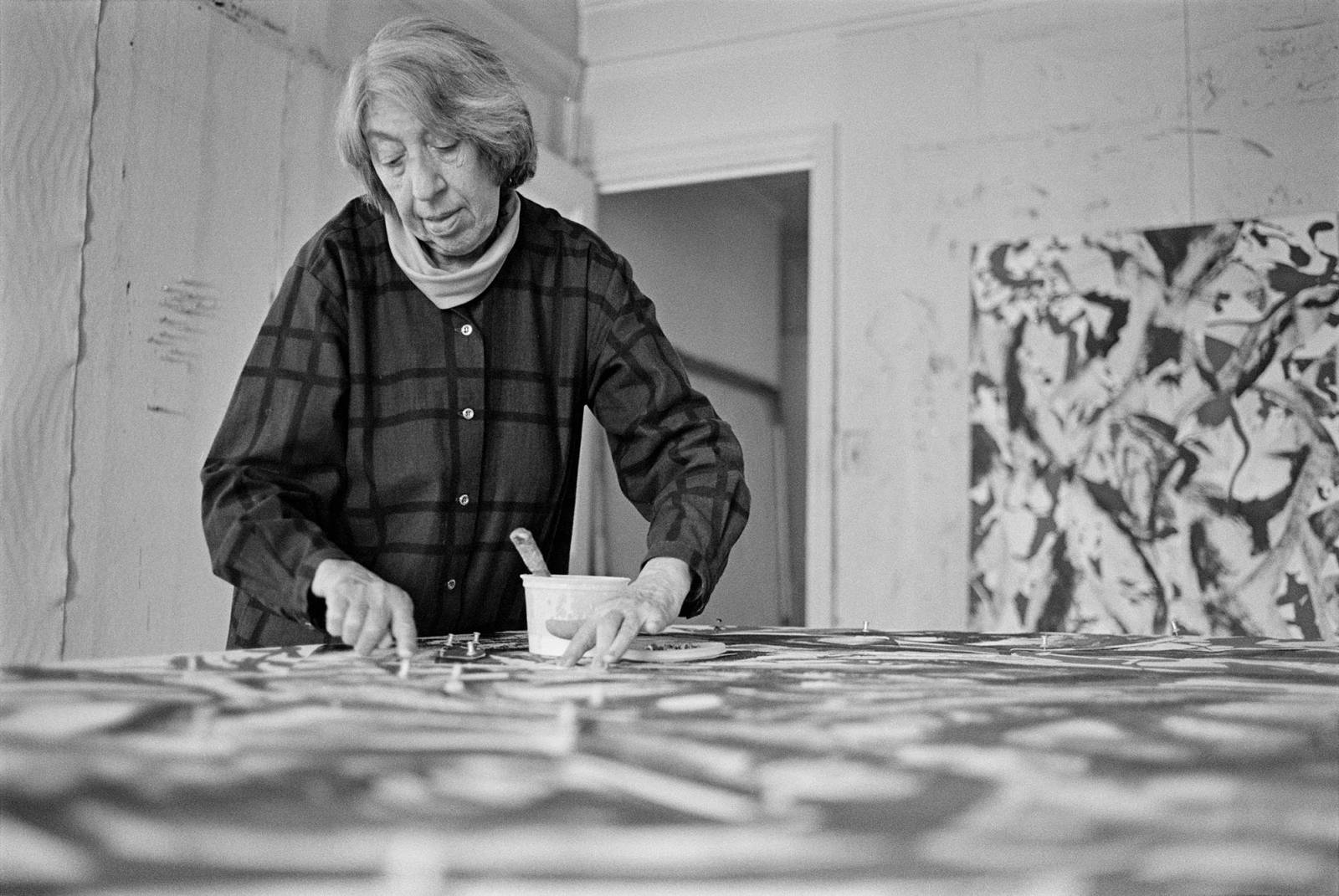 Lee Krasner pry pracy (Fot. Getty Images)