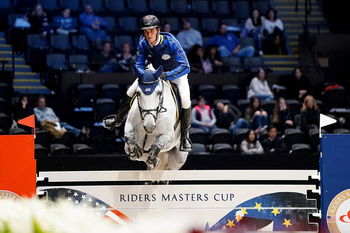 Olivier Philippaertsna koniu Insolente Des Dix Bonniers, członek zwycięskiego zespołu Team Europe w Riders Masters Cup podczas Longines Masters of New York (Fot. Materiały prasowe)