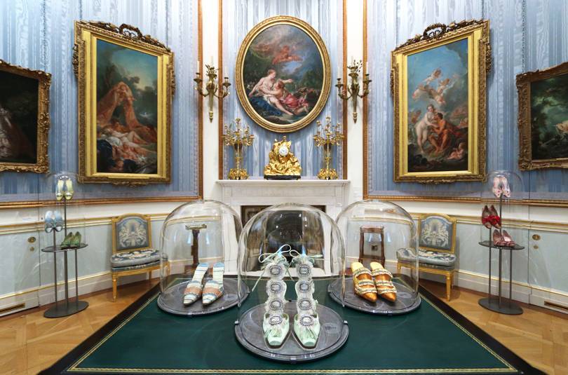 Jedna z sal wystawy Wnikliwy umysł: Manolo Blahnik w muzeum Wallace Collection (Fot. muzeum Wallace Collection)