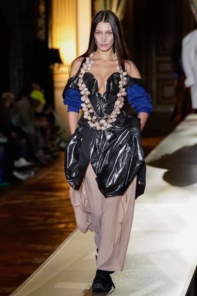 Andreas Kronthaler for Vivienne Westwood: “Forsaken” fabrics, eco-friendly and waste-minimised
© Peter White / Getty