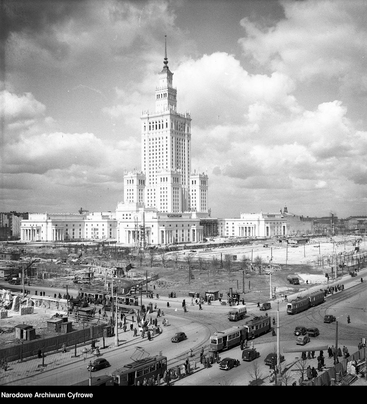 Pałac Kultury i Nauki w Warszawie (Fot. Narodowe Archiwum Cyfrowe)