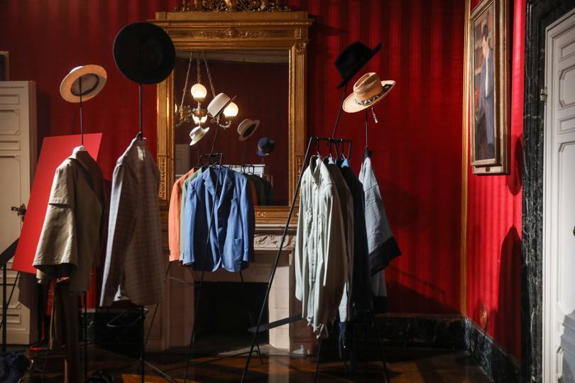 Element wystawy „Krótka opowieść o męskiej modzie”, której tematem jest 30-letnia historia męskiej mody – od roku 1989 do współczesności (Fot. Astra Marina Cabras)