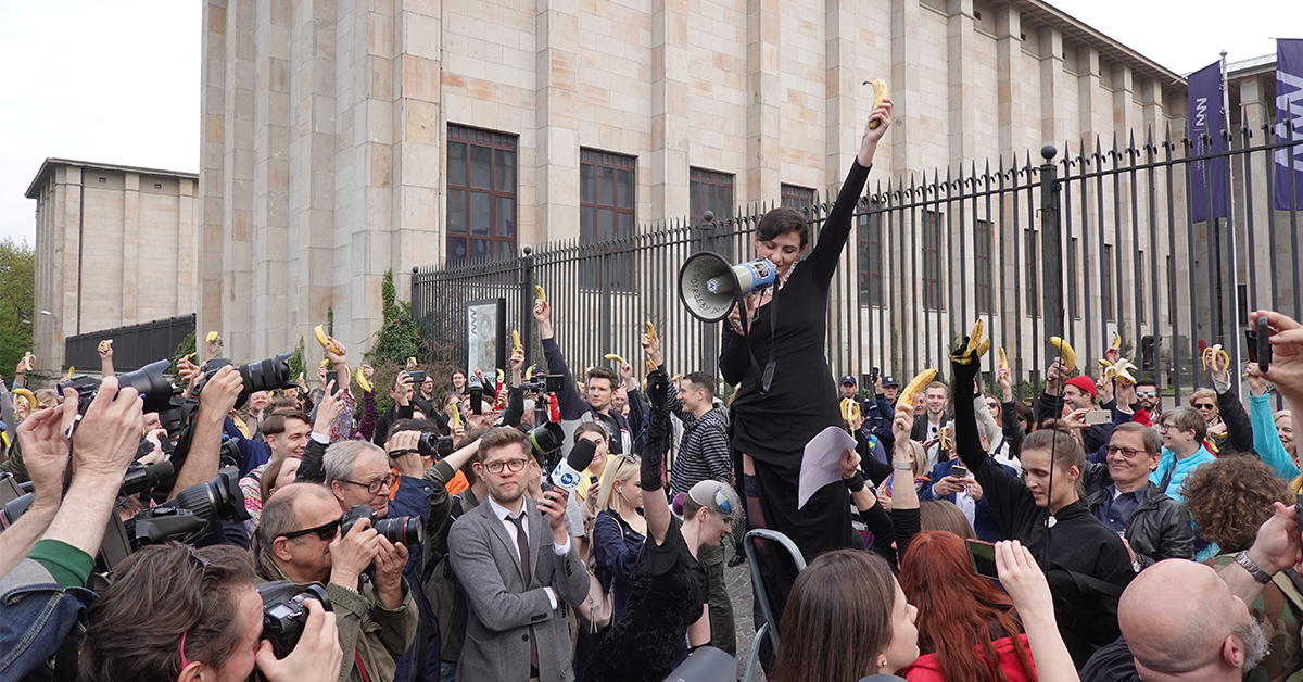 Protest pod Muzeum Narodowym w Warszawie, kwiecień 2019 (Fot. Wojtek Laski)