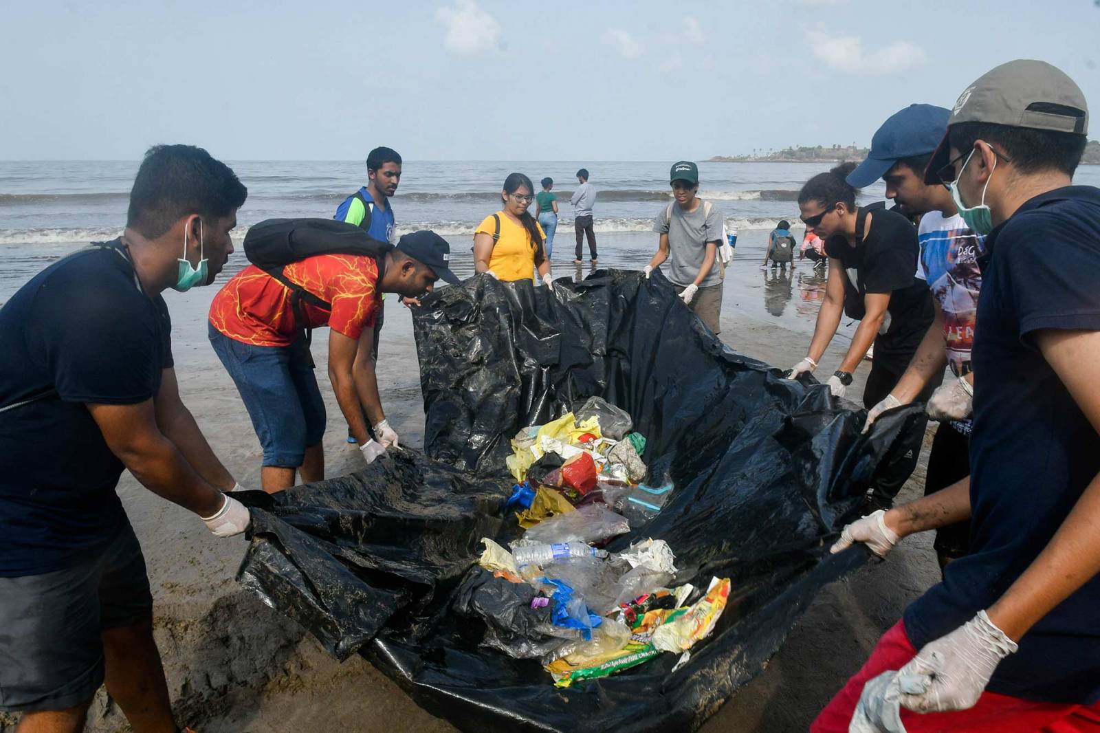 Plaża Versova (Fot.Shashi S Kashyap/Hindustan Times via Getty Images)