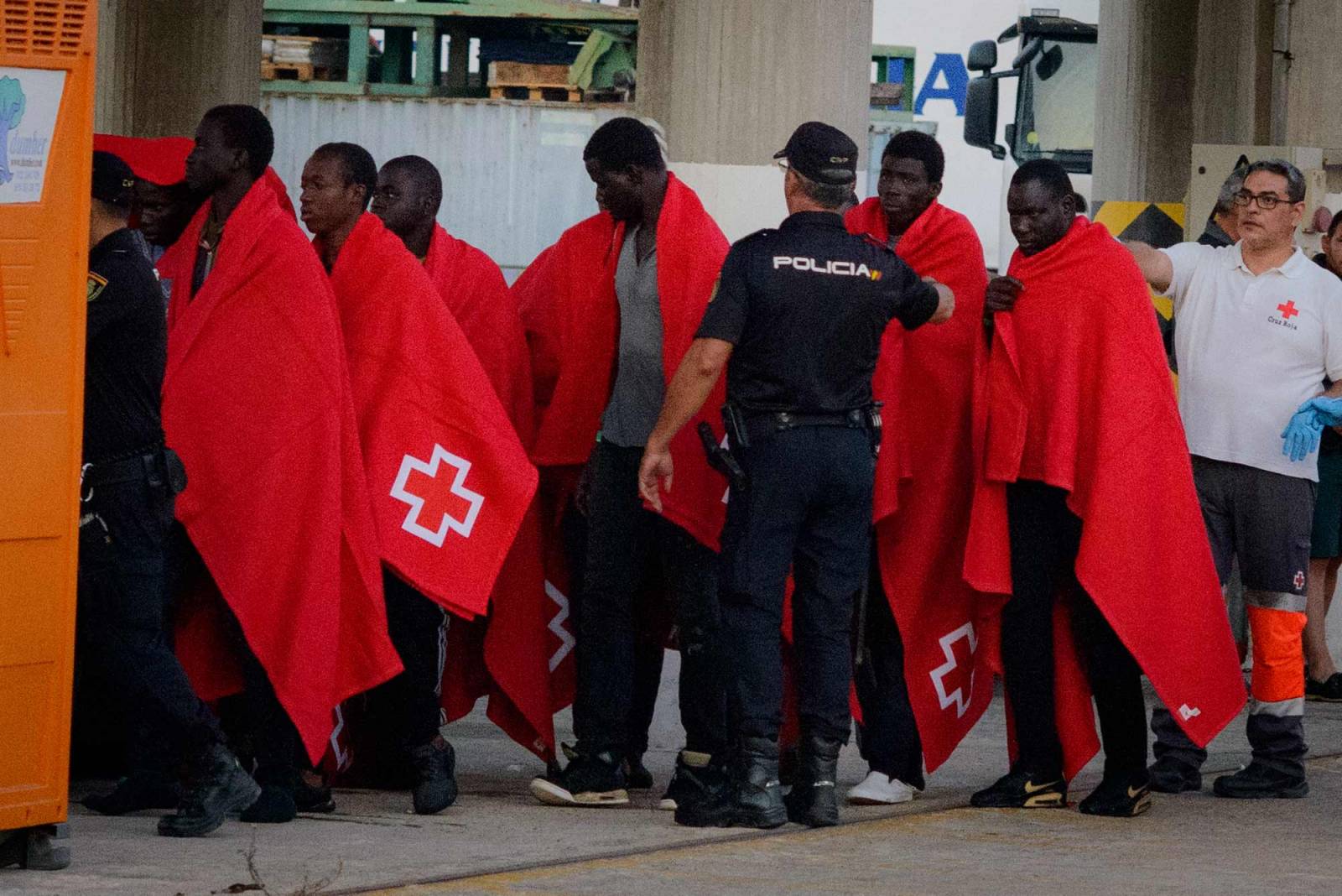 53 migrantów uratowanych po katastrofie łodzi na morzu Śródziemnym (Fot. Guillaume Pinon/NurPhoto via Getty Images)