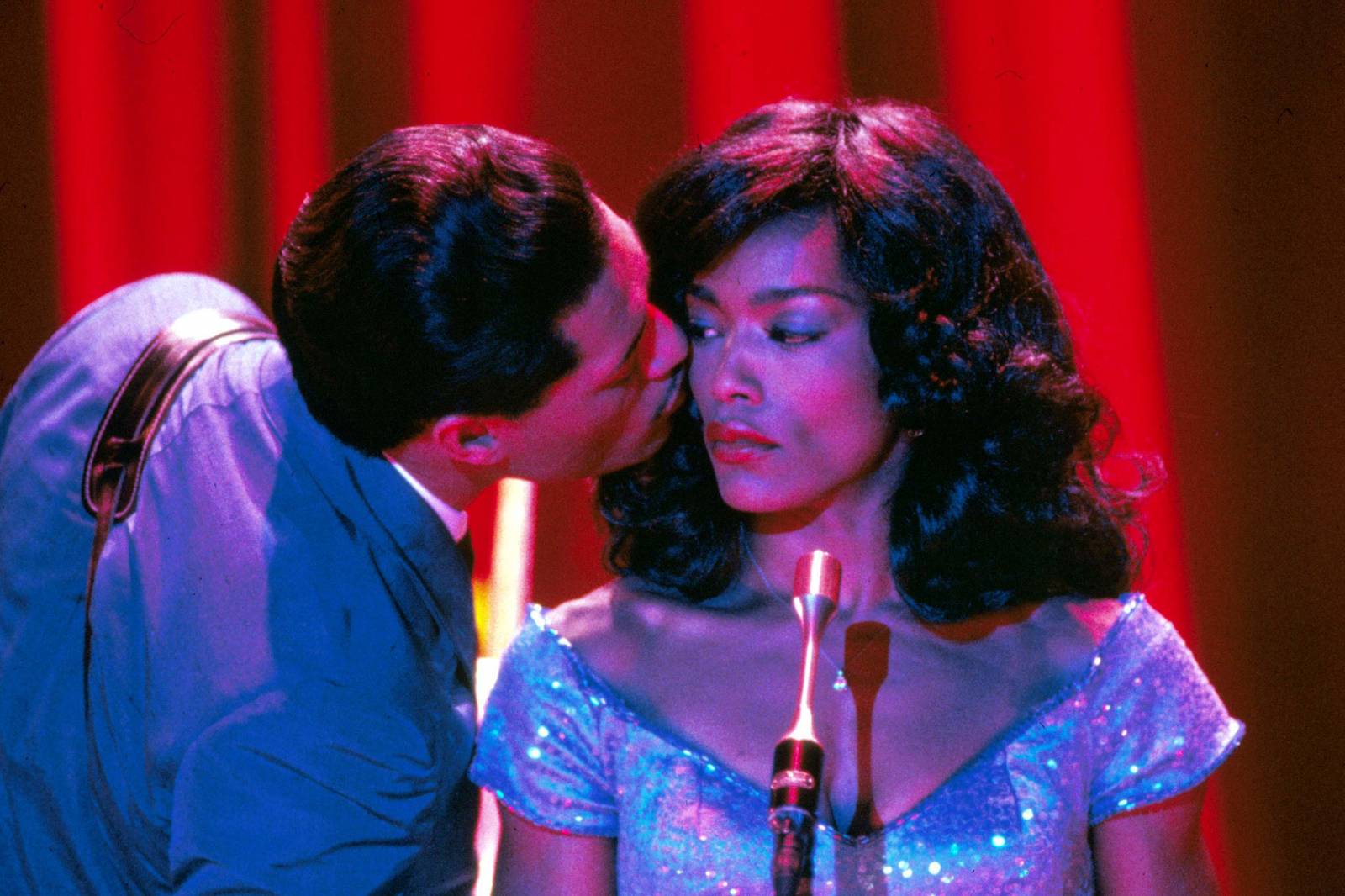 Angela Bassett jako Tina Turner