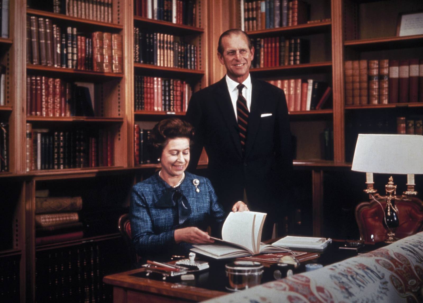 Królowa Elżbieta II i książę Filip we własnym zamku Balmoral, w 1976 roku. (Fot. Getty Images)