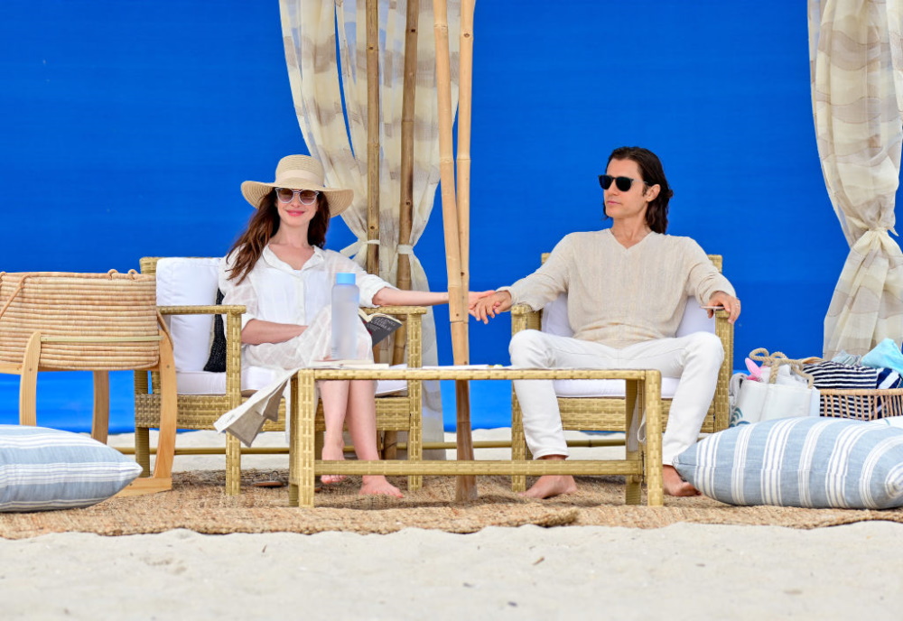 Anne Hathaway i Jared Leto na planie WeCrashed (Fot. Getty Images)