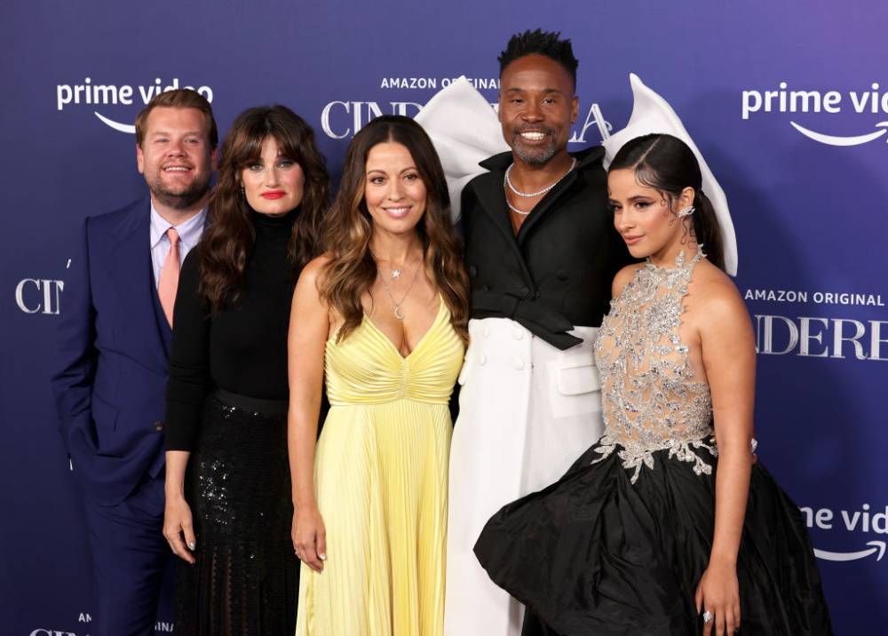 Od lewej: James Corden, Idina Menzel, Kay Cannon, Billy Porter i Camila Cabello (Fot. Getty Images)