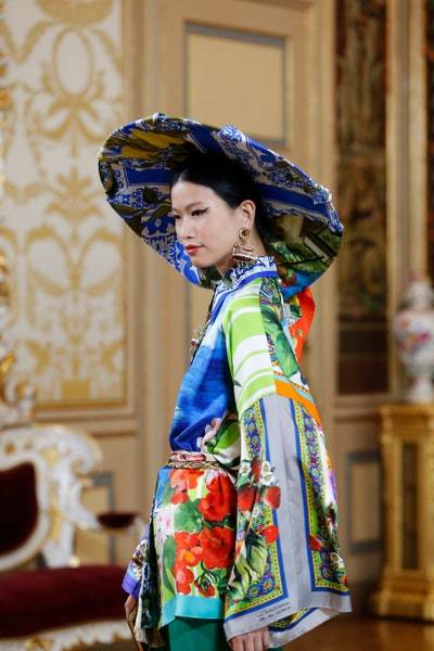 Kimono and kaftan cuts lend themselves to Italian summer silks for Dolce & Gabbana Summer 2020 couture
© Monica Feudi