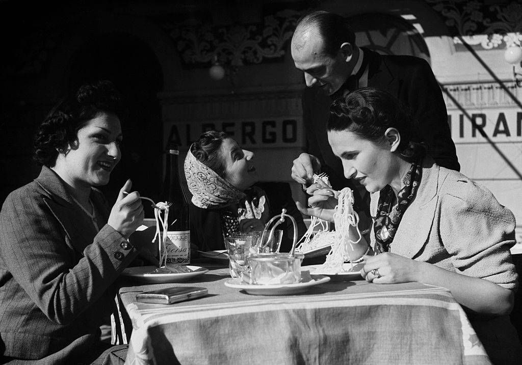 Obiad na Riwierze Włoskiej, Fot.©Getty Images)