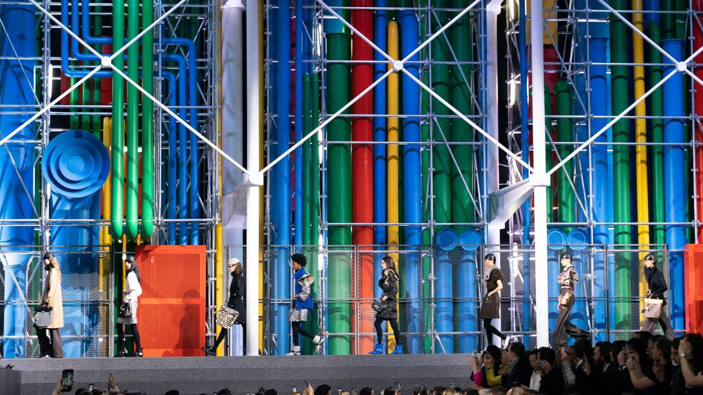 The spectacular Centre Pompidou backdrop to the Louis Vuitton show at the Louvre. Credit: GORUNWAY