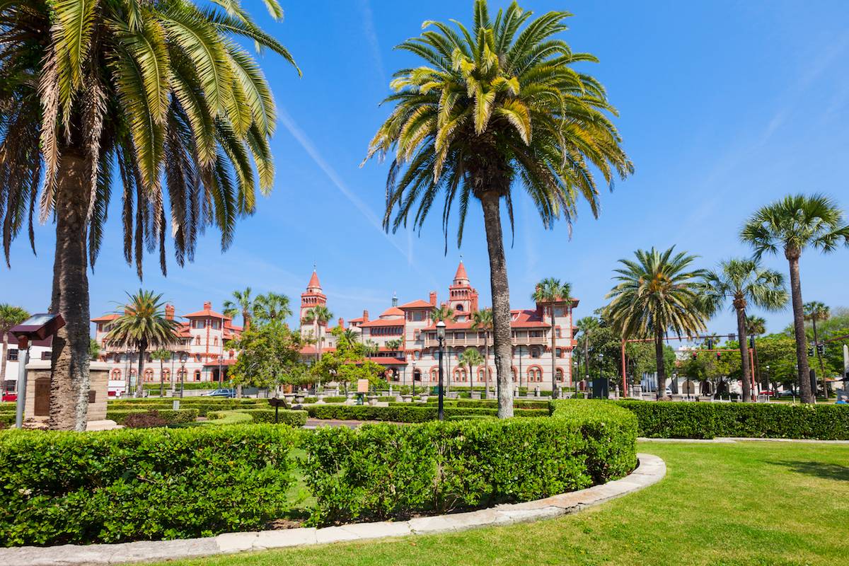 Zabytkowy budynek Flagler College w St. Augustine (Fot. Getty Images)