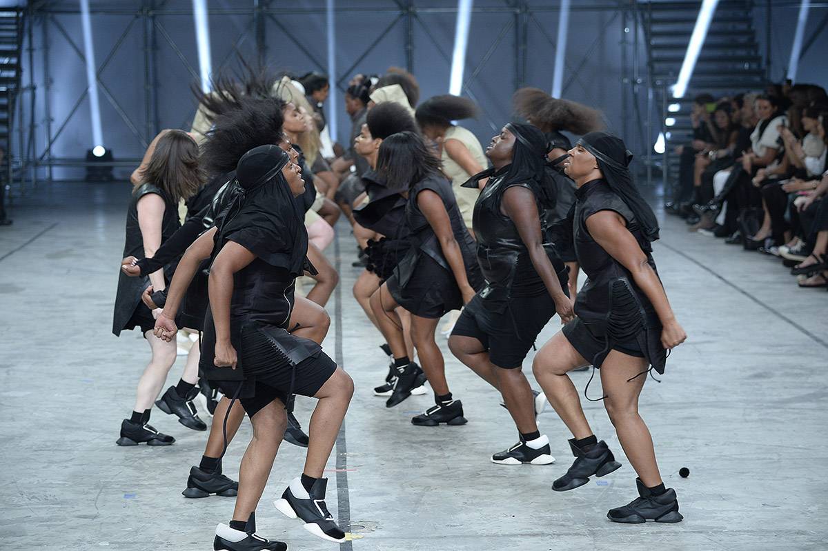 Pokaz kolekcji „Vicious”, Rick Owens wiosna/lato 2014 (Fot. Catwalking/Getty Images)