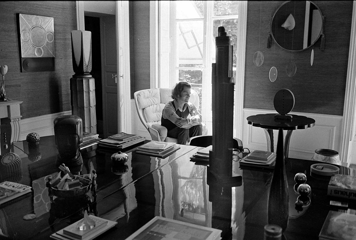 Karl Lagerfeld w swoim apartamencie, 1970 rok (Fot. East News)