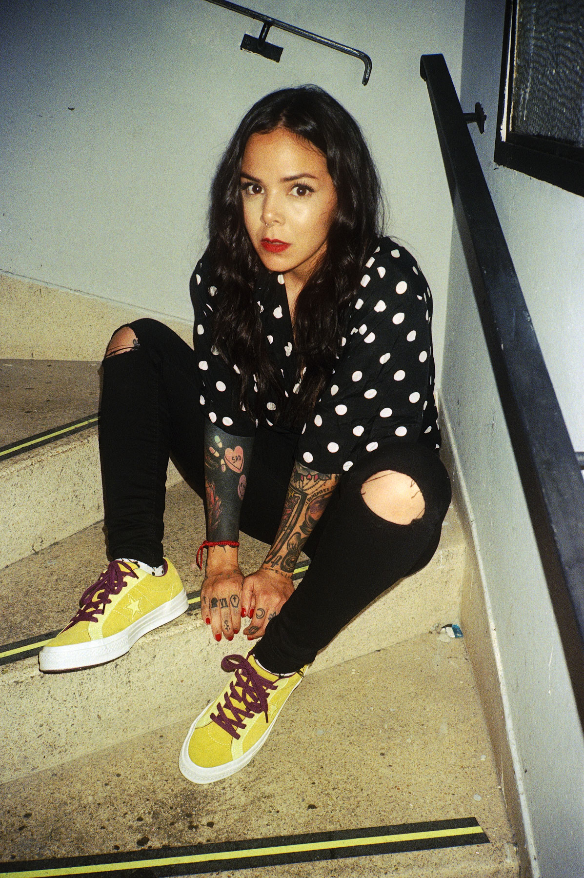 Javiera w sesji Converse Rated One Star