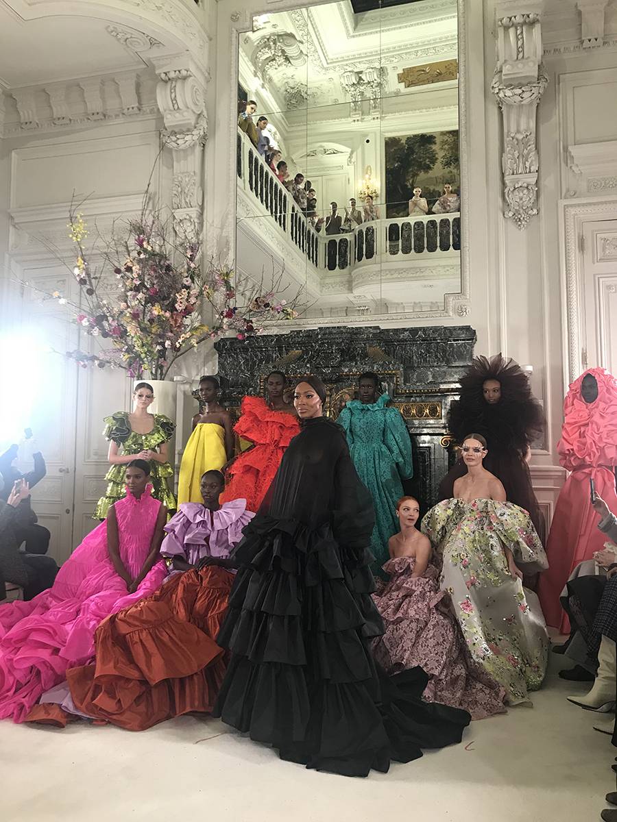 Finał pokazu kolekcji Valentino haute couture wiosna-lato 2019